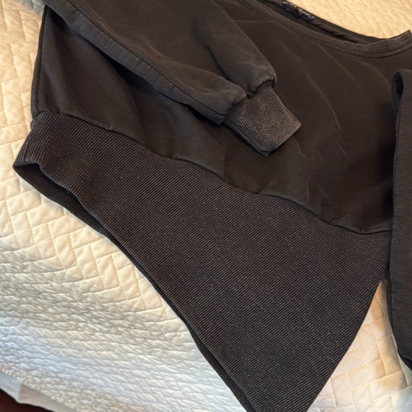 Asymmetrical sweatshirt - Picture 3 of 5